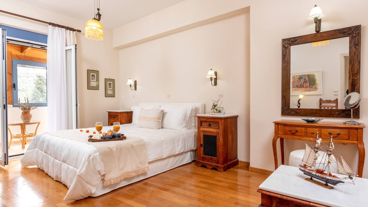 Loutra House | Villa Kallergi - Nefeli (450 m2) House for 6, west-central Crete