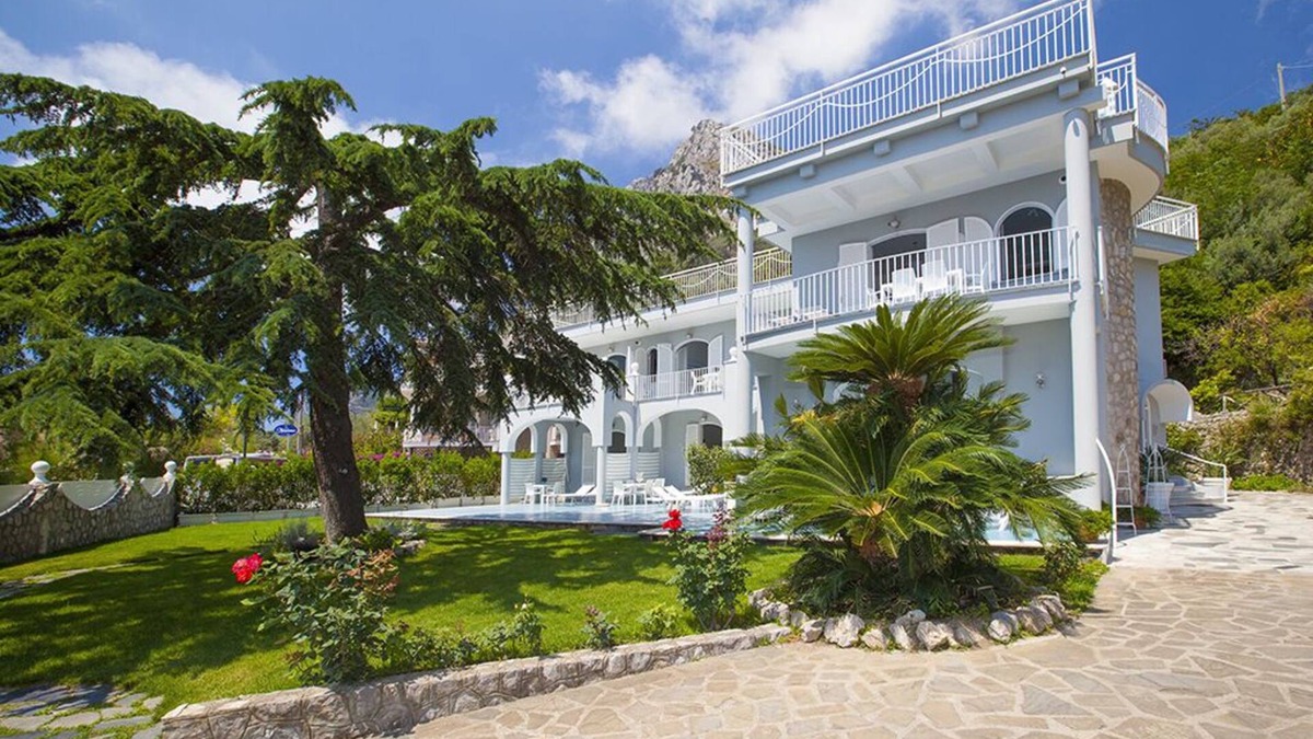 Marina del Cantone Villa | Villa Kalu', for up to 16 people, outdoor pool, walking distance from the beach!