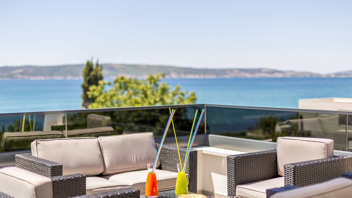 Kastela Villa | VILLA KAMBEL WEST - heated pool, 50m to the sea , jacuzzi, quiet neighborhood.