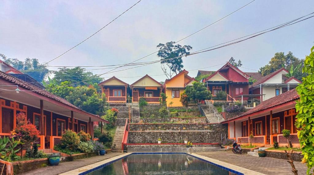 Pacet Hotel | Villa Kampoeng City Pacet Mitra RedDoorz