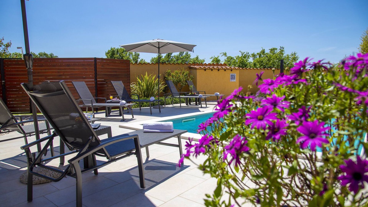 Galizana Villa | Villa Karin - Villa with private pool and spacious garden in Galižana, Istra n