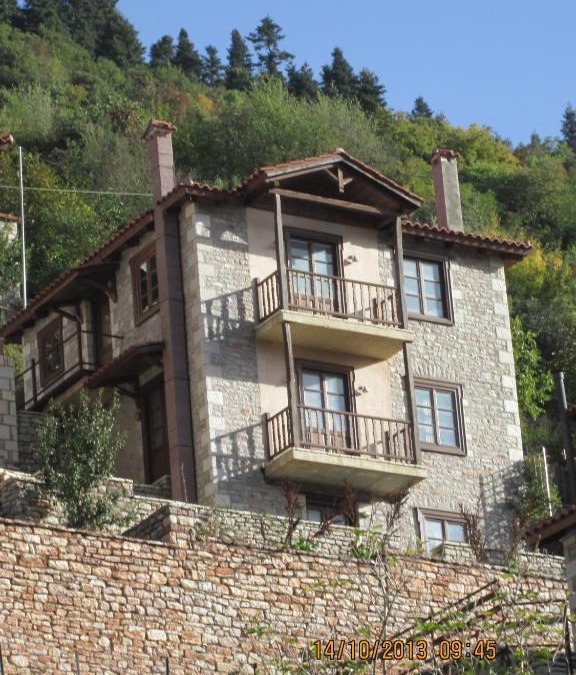Karpenisi Villa | Villa Korfes-Κορφές Τριώροφη Βίλα για Οικογένειες και Παρέες