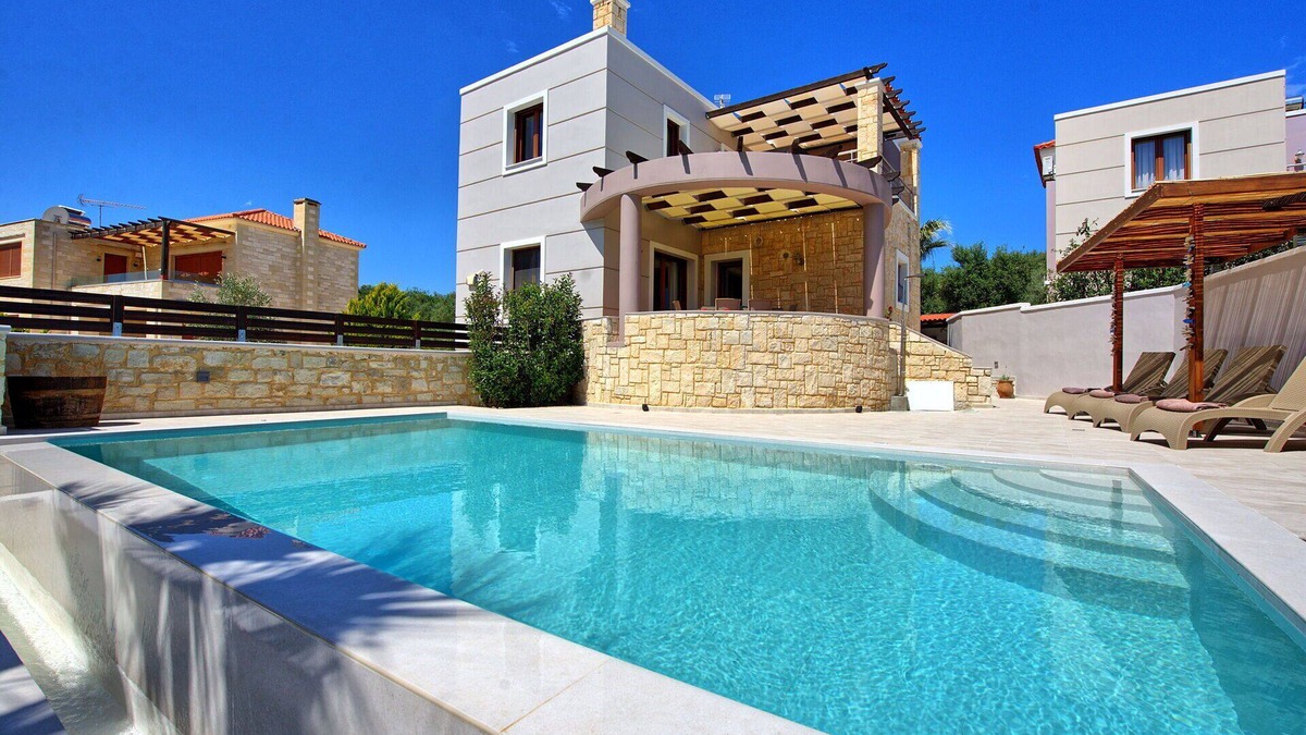 Kalyves Villa | Villa Kostantina - Holiday villa with private pool 2km from the sea in Crete, Greece