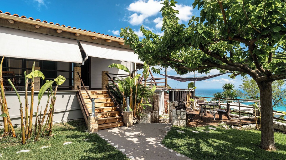 Ratzakli Villa | Villa 'Koutoupakia' with Sea View, Wi-Fi and Air Conditioning