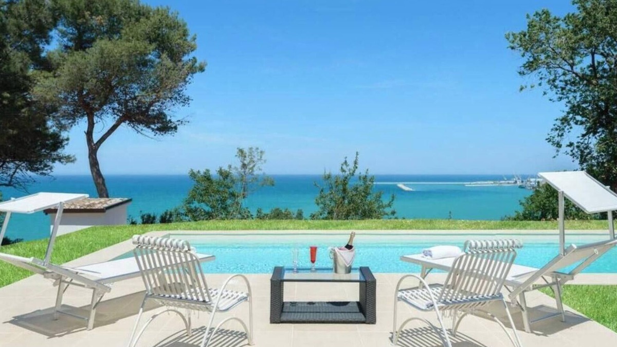 Palombina Nuova Villa | Villa Krizia - Five Bedroom Villa, Sleeps 12