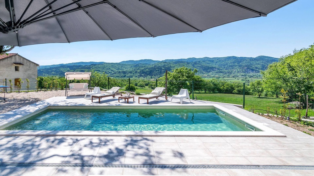 Lupoglav House | VILLA KURIOZA - ECO STONE VILLA WITH HEATED POOL - IDEAL FOR FAMILY VACATIONS
