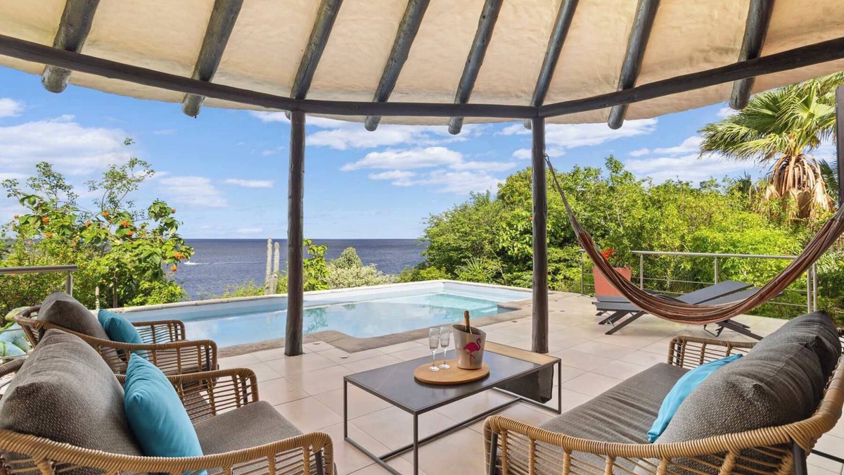 Kralendijk Villa | Villa La Brisa with a tropical garden, private pool and spectacular views