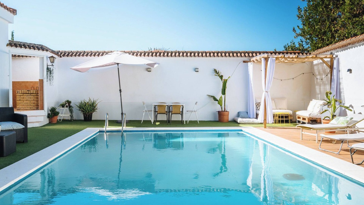 Guillena Villa | Villa 'La Casona Luxury and Relaxation' with Private Pool, Wi-Fi and Air Conditioning