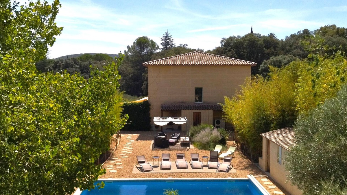 Collias Villa | Villa La Charmeuse Fleurie: ideal for get-togethers with family and friends!