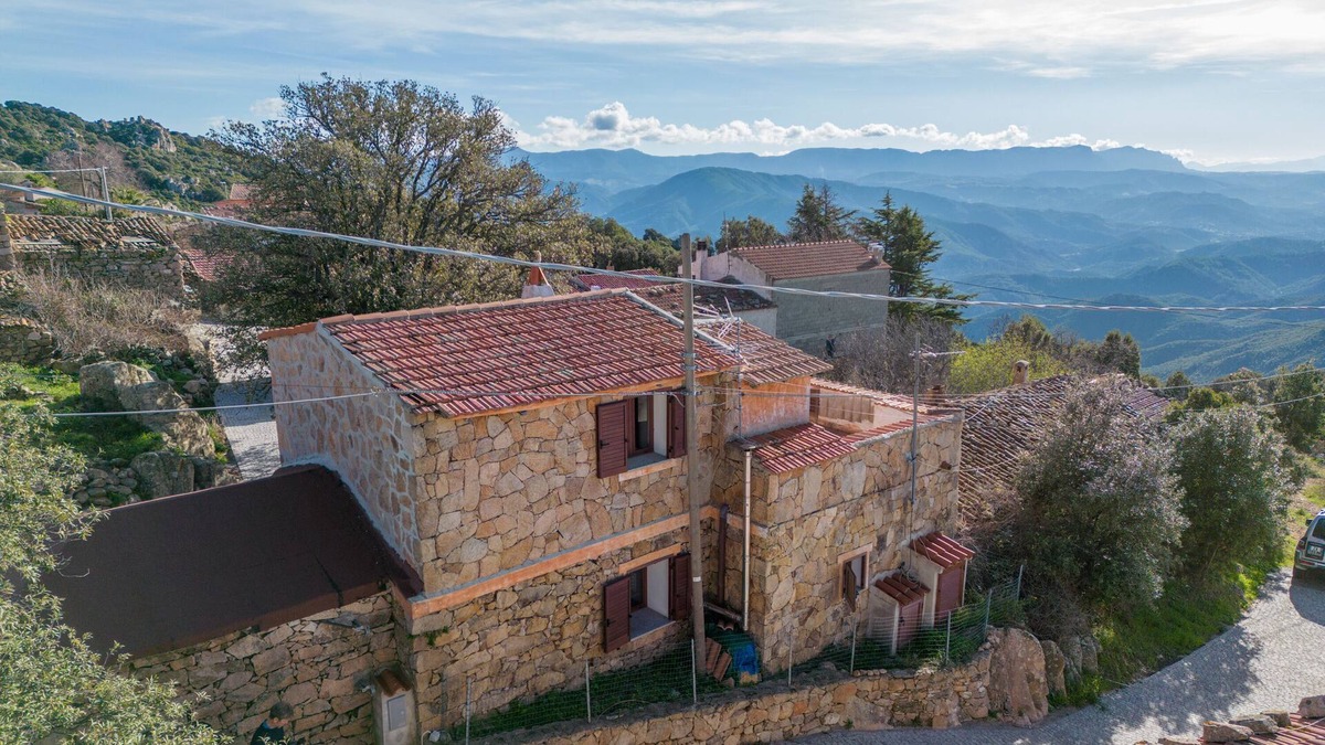 Padru Villa | Villa "La Dimora Degli Dei" with Mountain View, Terrace & Wi-Fi