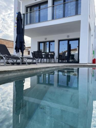 Mondron House | Villa La Fuente
