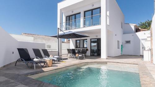 Mondron House | Villa La Fuente Periana by Ruralidays