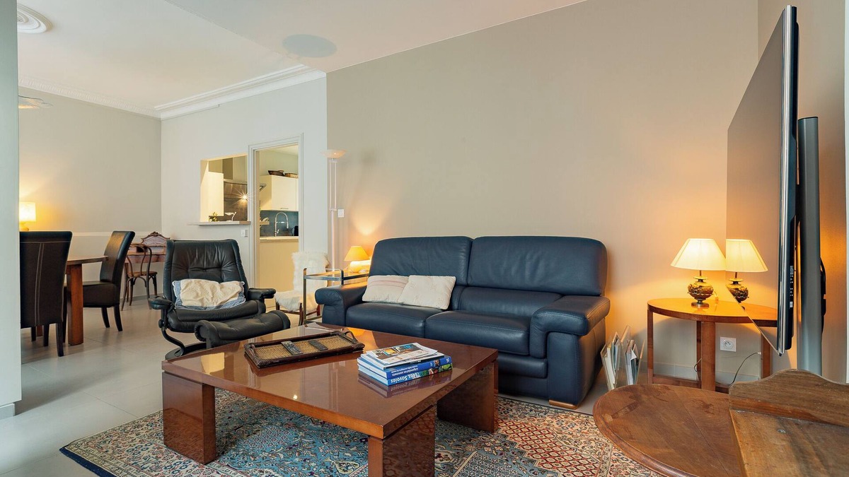 Chabeuil Villa | Villa 'La Halle' with Balcony and Wi-Fi