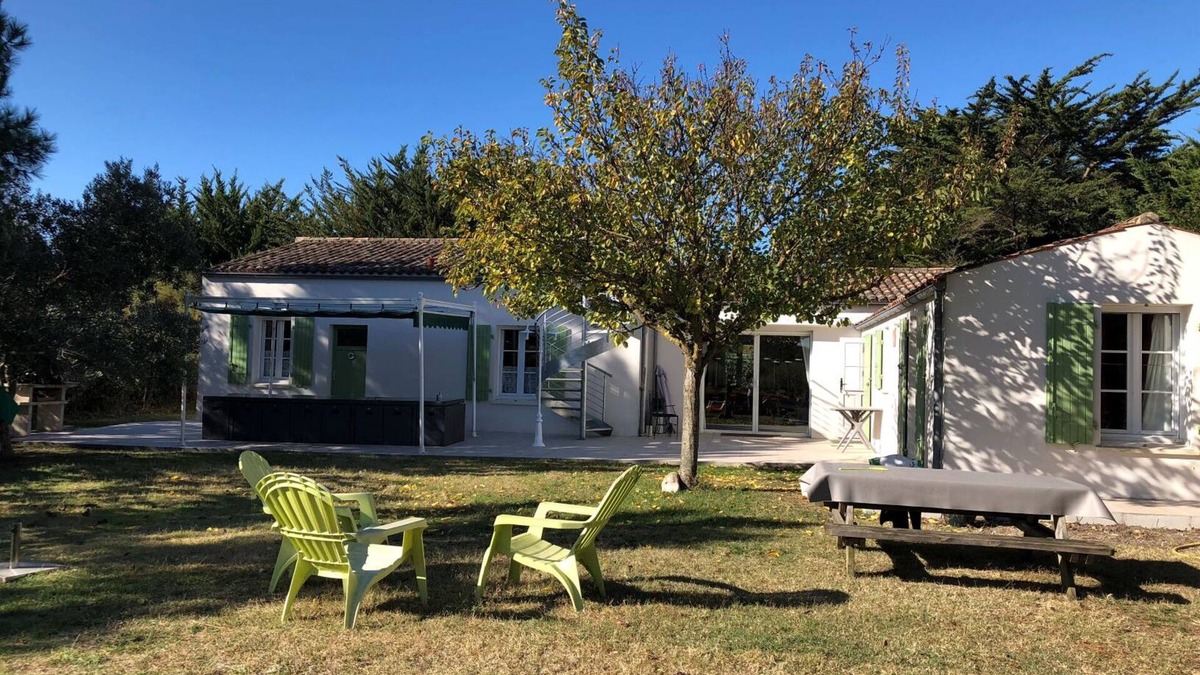 Ile-d'Aix Villa | Villa La Léinade – Spacious, Fully Equipped, Perfect for Families & Groups