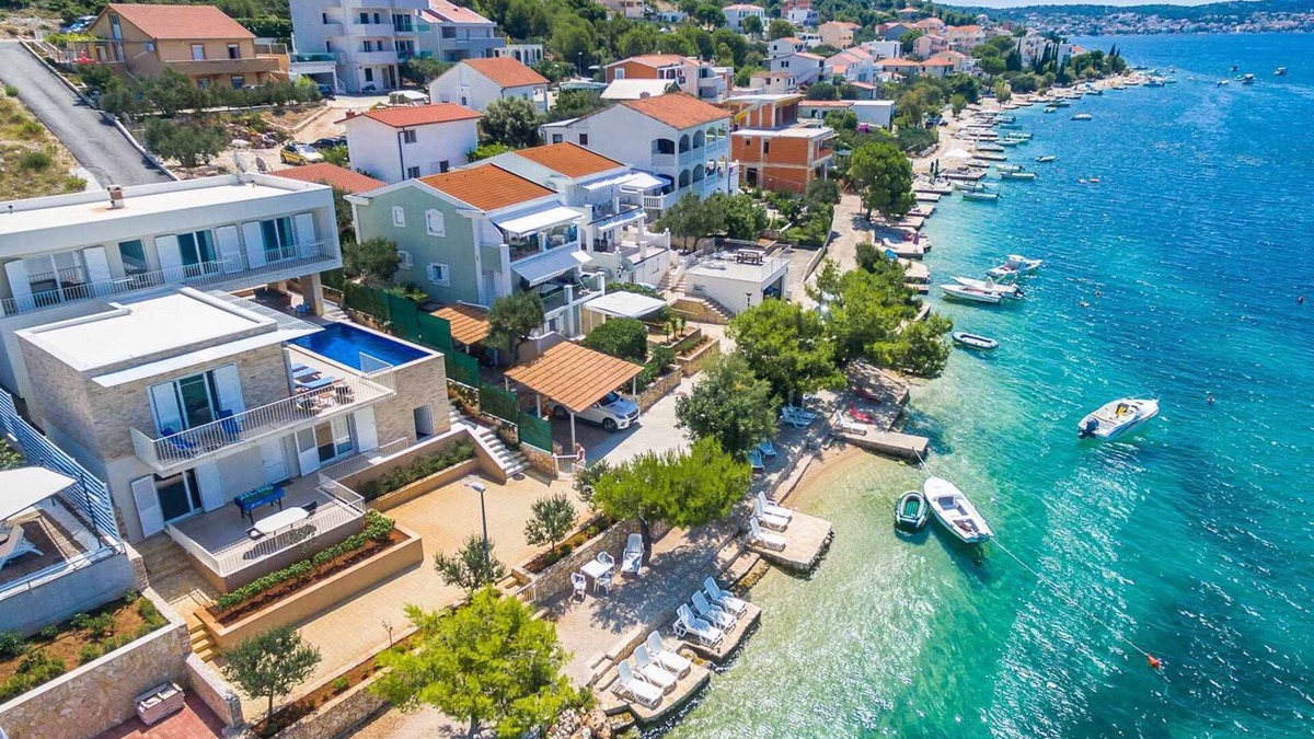 Rogoznica Villa | Villa La Perla - beachfront villa for ten, private pool and amazing views