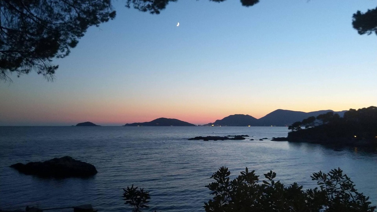 Tellaro House | Villa La Perla consists of 2 separate apartments with direct access to the sea