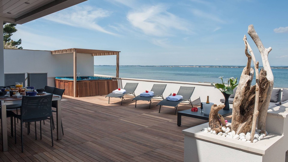 Sete Villa | Villa La Perle de Thau Direct beach access