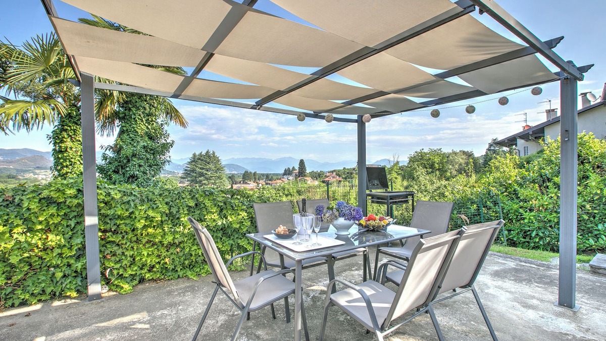Taino Villa | Villa La Rocca, Taino, Italy
