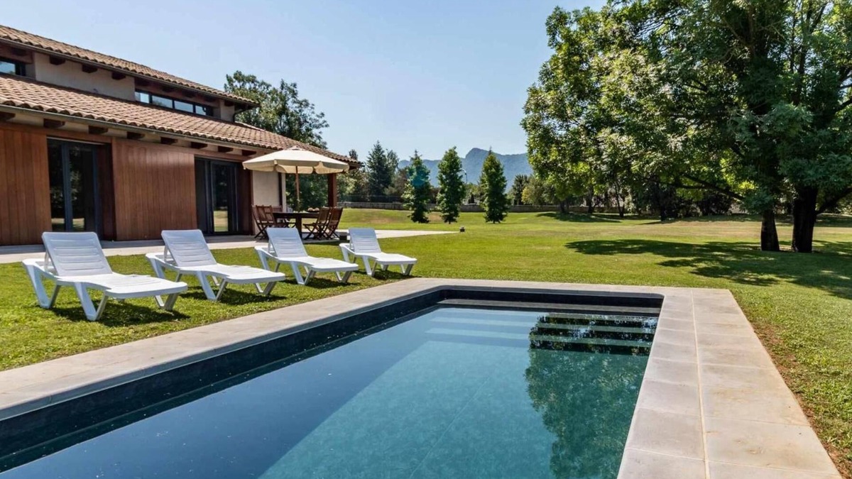 Les Preses Villa | Villa 'La Solfa' with Mountain Views, Wi-Fi and Air Conditioning