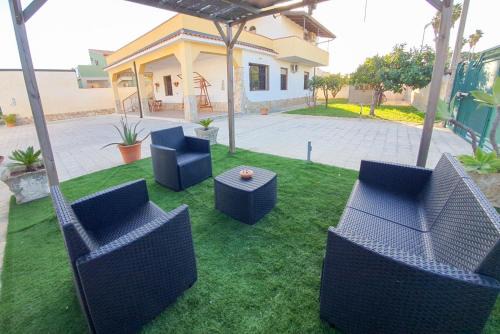 Arenella House | Villa La Sosta - 150m dal mare - Patio Privato e Areal Relax