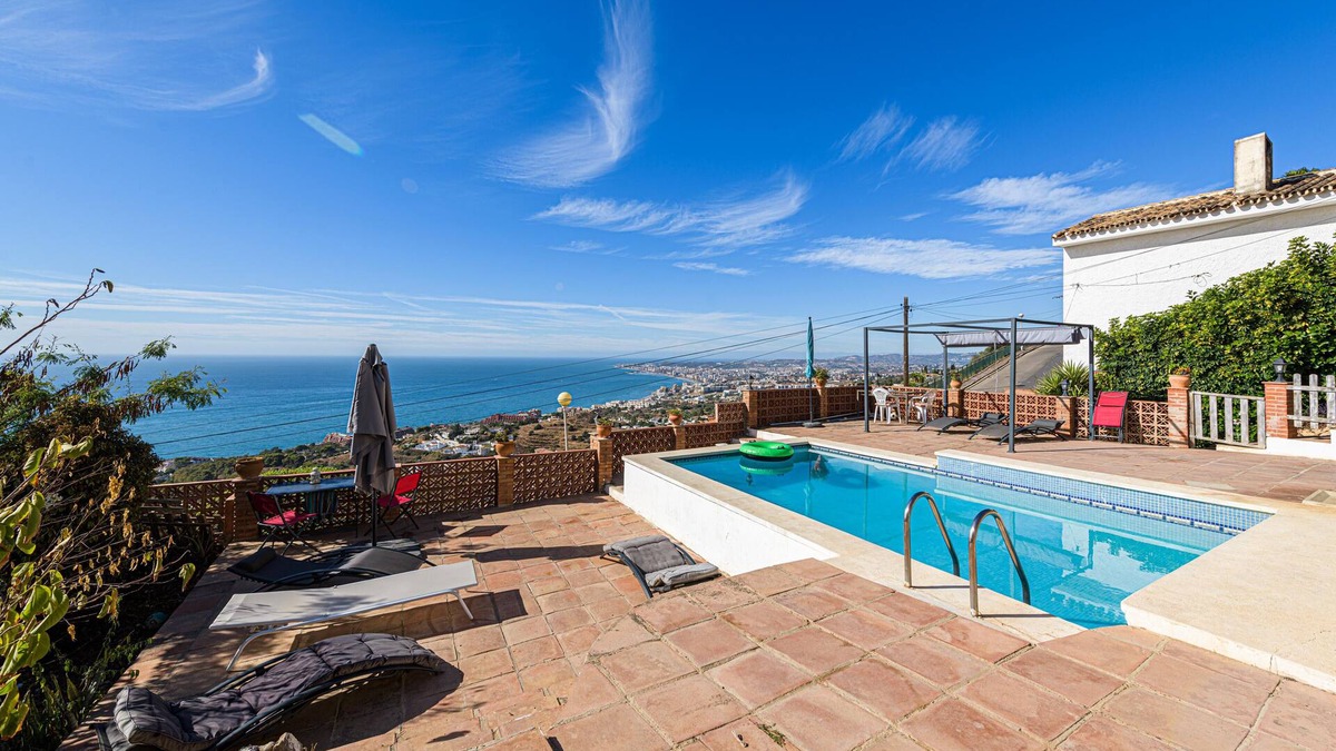 Benalmadena Villa | VILLA LA TUNA - Beautiful villa with private pool, sea views and free WiFi.