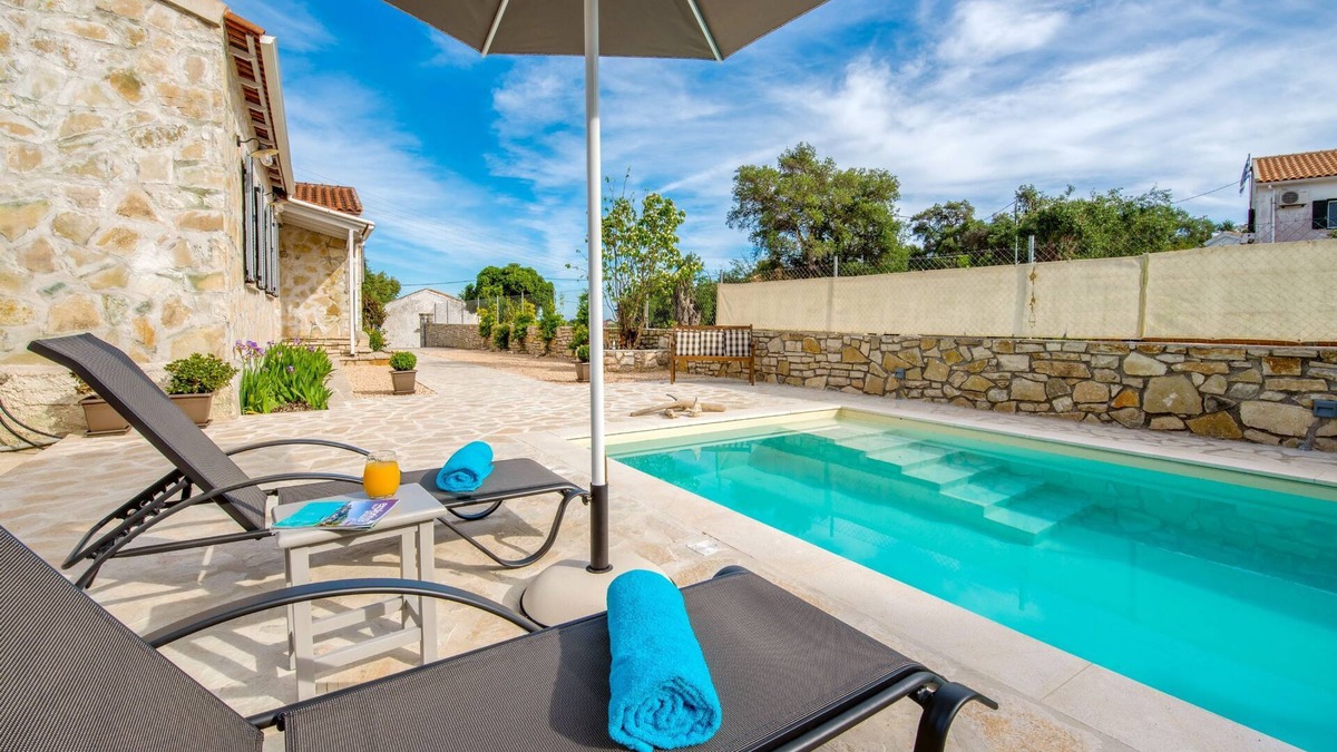 Vlachopoulatika House | Villa Labovitsa: A/C, sunny terraces, Wi-Fi, sleeps 4