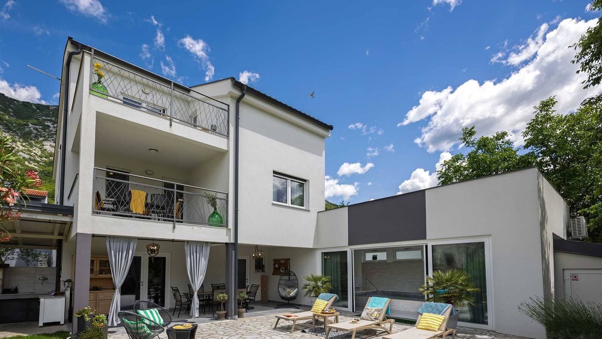 Tribalj Villa | Villa Lake & Sea - with 4 bedrooms for 8 guests and an indoor pool