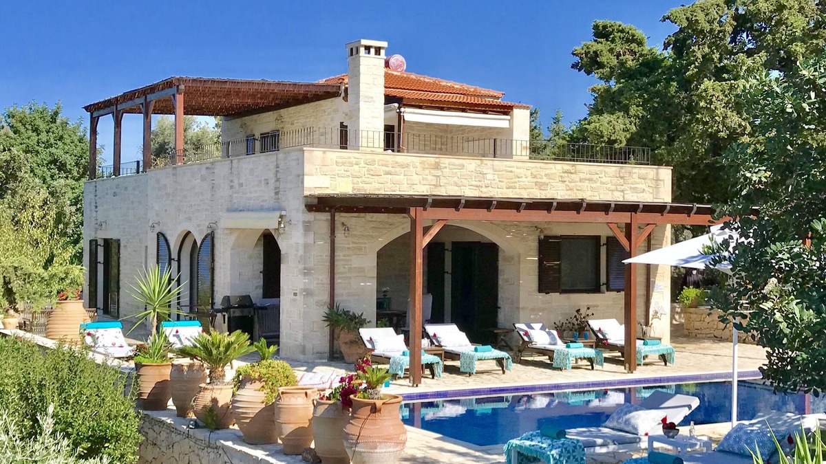 Rethymno House | Villa LaMori in a quiet location with a heatable pool and a beautiful garden