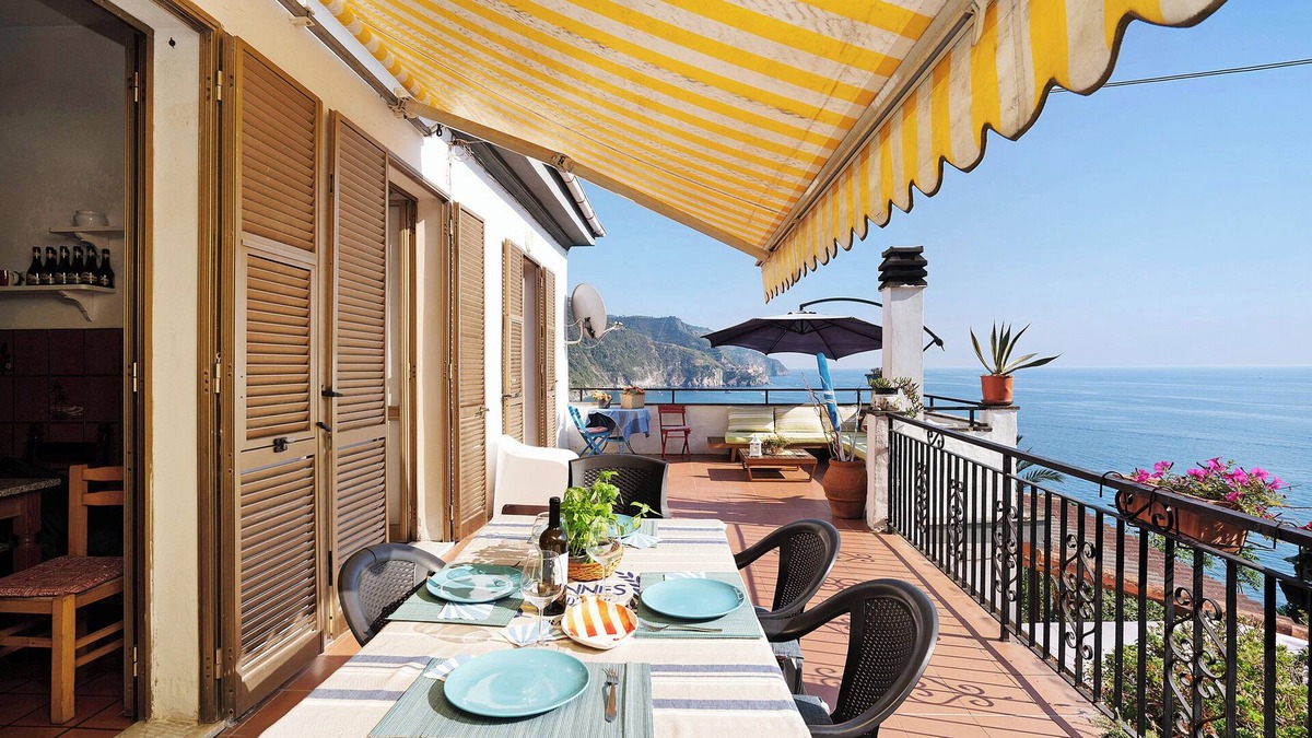 Corniglia Villa | Villa "Lardarina" close to the Beach with Sea View, Terrace & Wi-Fi