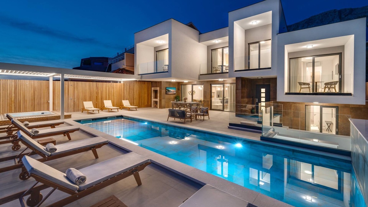 Central Dalmatia Villa | Villa Largo with 4 en-suite bedrooms, heated 33 sqm pool, sea views