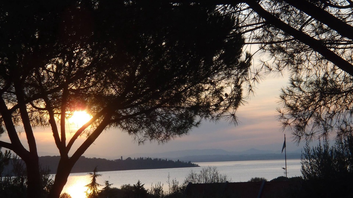 San Feliciano Villa | Villa Larry in San Feliciano sul Trasimeno with garden and olive grove