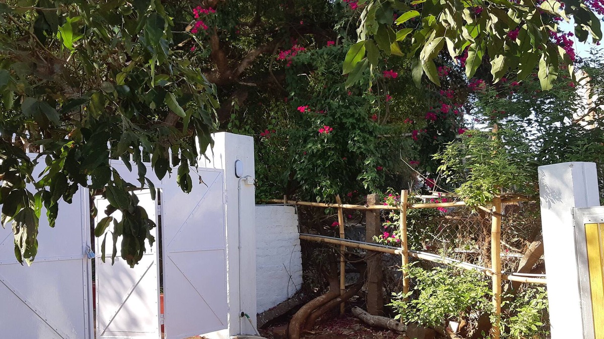 Bommayapalayam Villa | Villa Le Bonheur, a friendly spacious, gated and fenced house, good vibes. A b