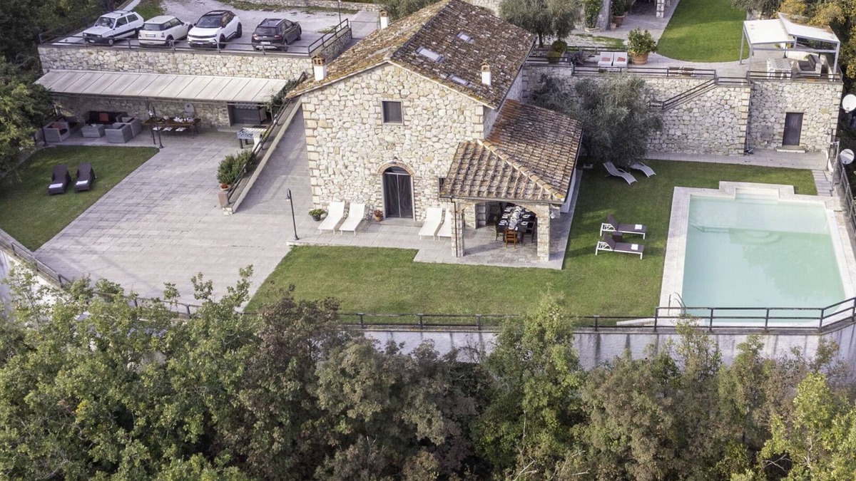 Calenzano Villa | Villa Le Croci beautiful tuscan villas with infinity p/pool