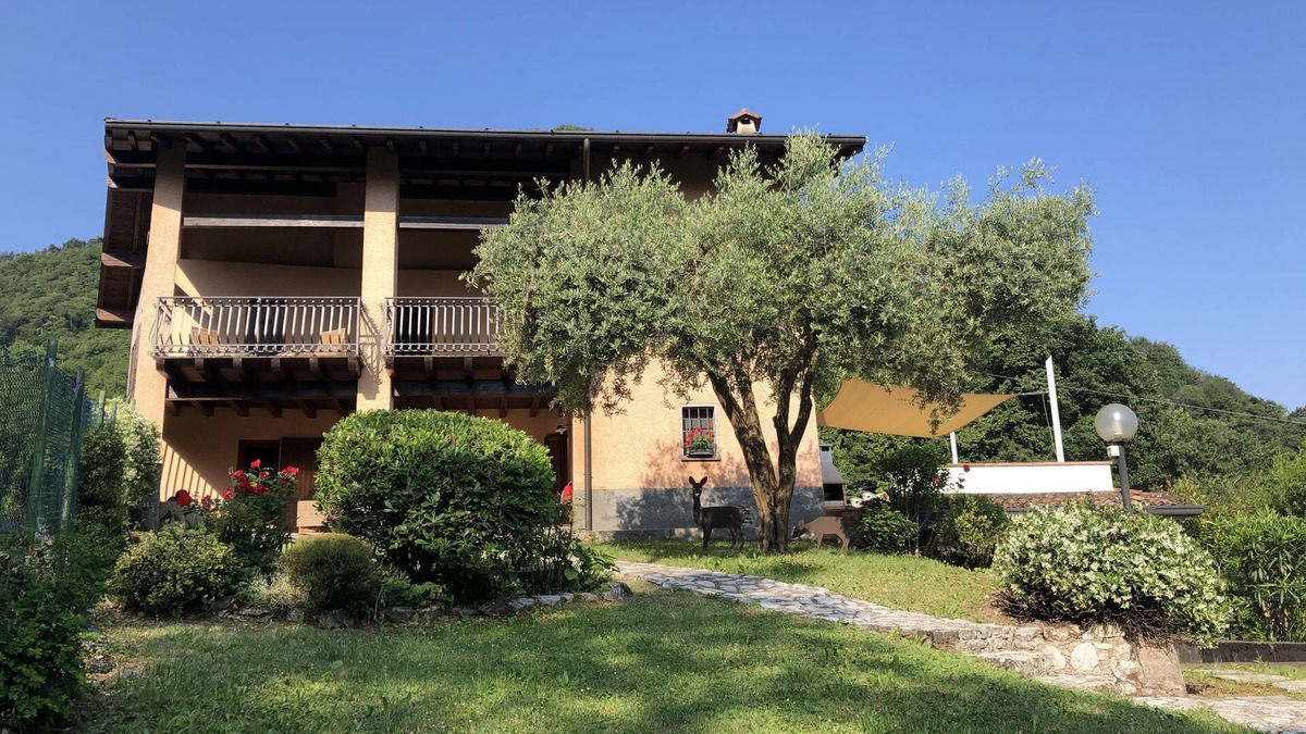 Paratico Villa | VILLA LE FONTANELLE private pool, air conditioning, lake view, Netflix, wifi,BBQ