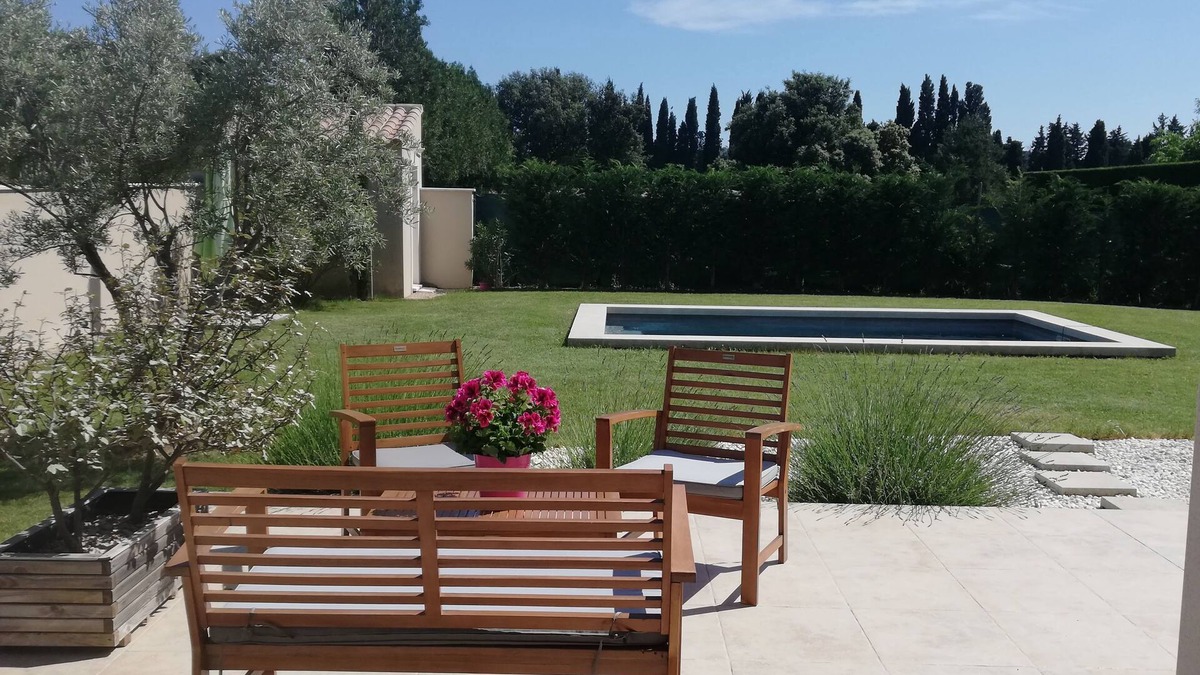 Plan-d'Orgon Villa | Villa Le songe des Lavandes swimming pool PMR recharge Holiday villa in Provence