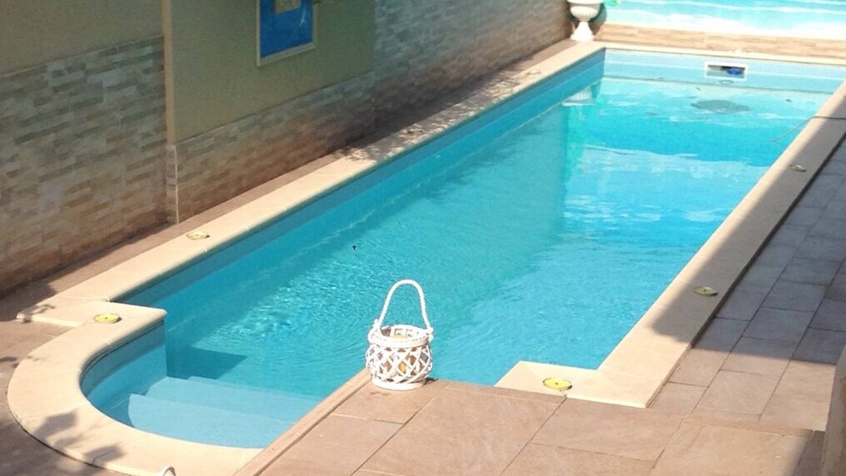 Pogliano Milanese Villa | Villa Le Tre Palme . Suite in relax . immersed in the green garden with swimming pool