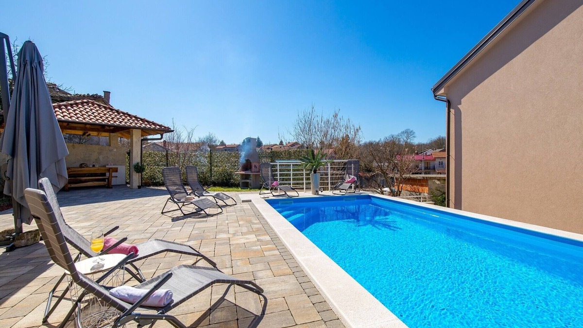 Lipa Villa | Villa Lemily - Five Bedroom with Swimming Pool