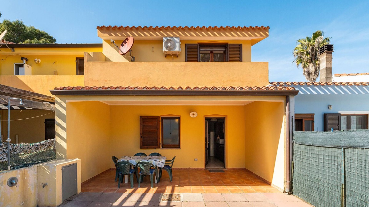 Porto Pino Villa | Villa 'Leo' with Private Terrace, Private Garden and Air Conditioning