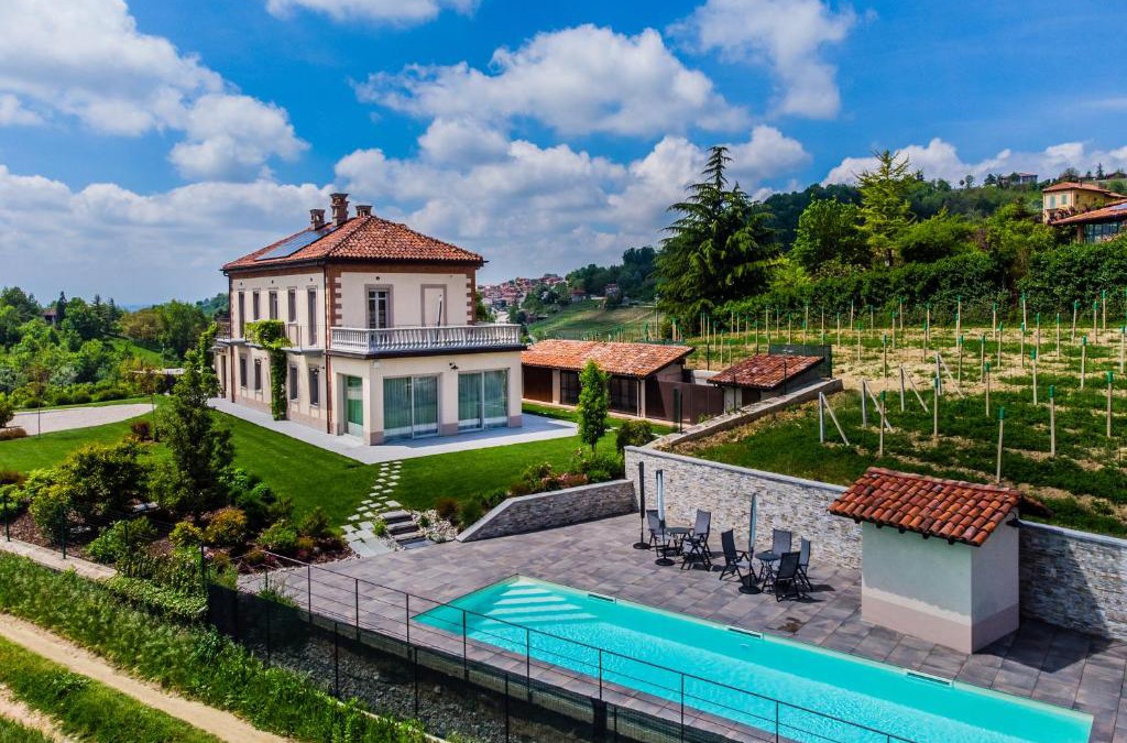 Monforte d'Alba Villa | Villa Leolo' Monforte d'Alba