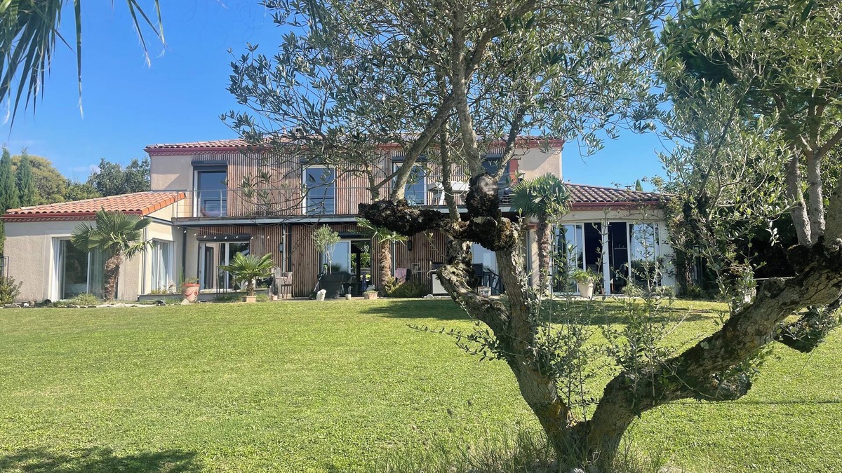 Trebons-sur-la-Grasse Villa | Villa Lerici large house in the Lauragais region