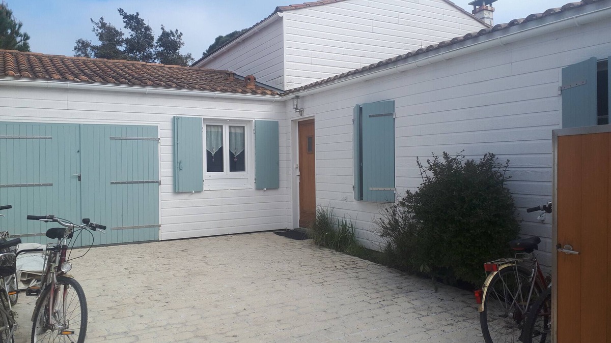 La Couarde-sur-Mer House | Villa 'Les Oyats' with Shared Terrace, Private Garden and Wi-Fi