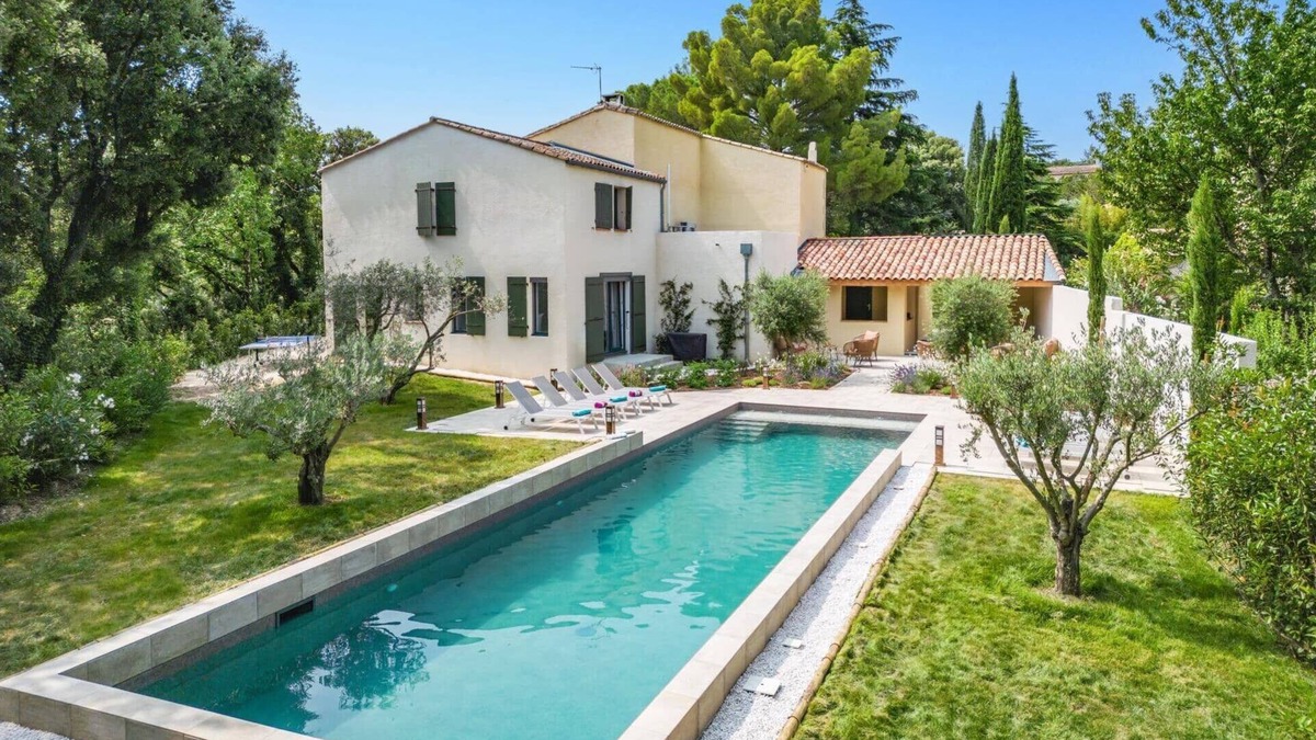 Collias Villa | Villa Les Pins Ensoleilles by Villa Plus