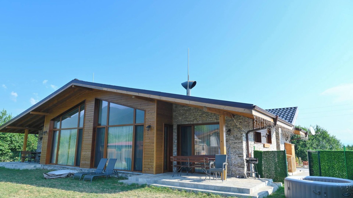 Razlog Ski Chalet | Villa Letizia with Sauna near Pirin Golf Resort