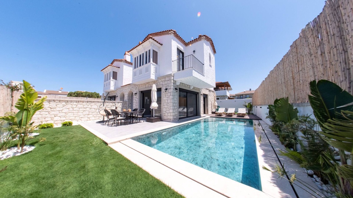 Cesme Villa | Villa Lia 2, Relaxing Design, Private pool, 350mt to the Sea