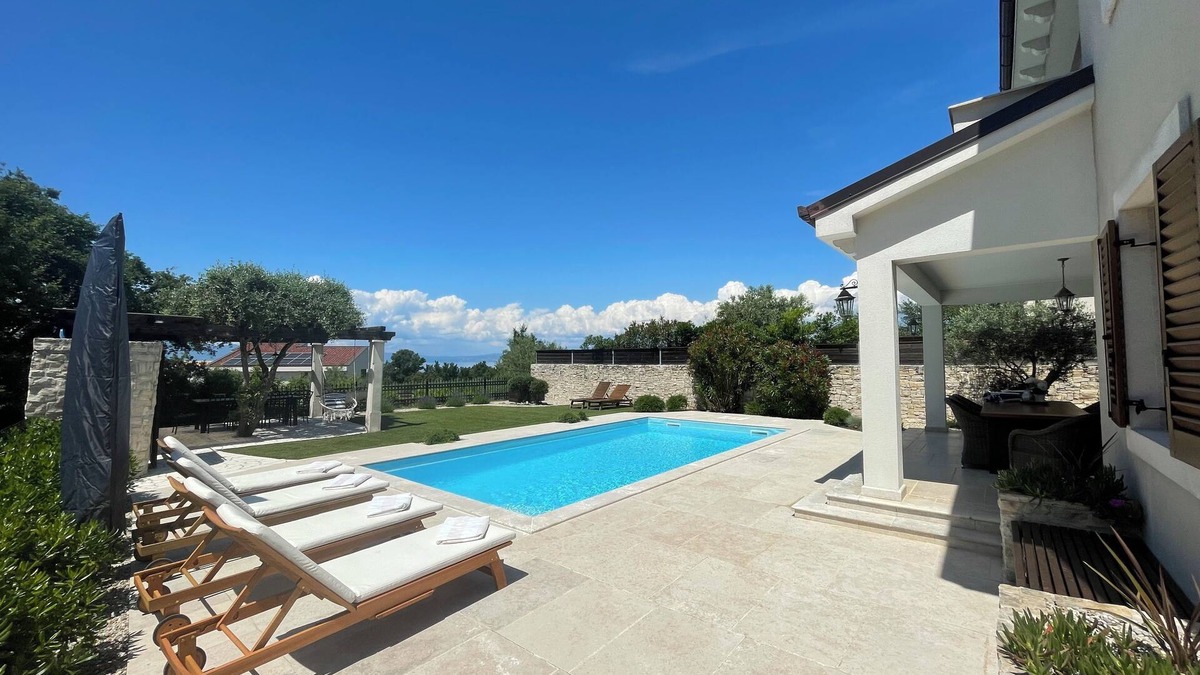 Zgombici Villa | Villa Lia* with heated pool, beautiful sea view, above Malinska