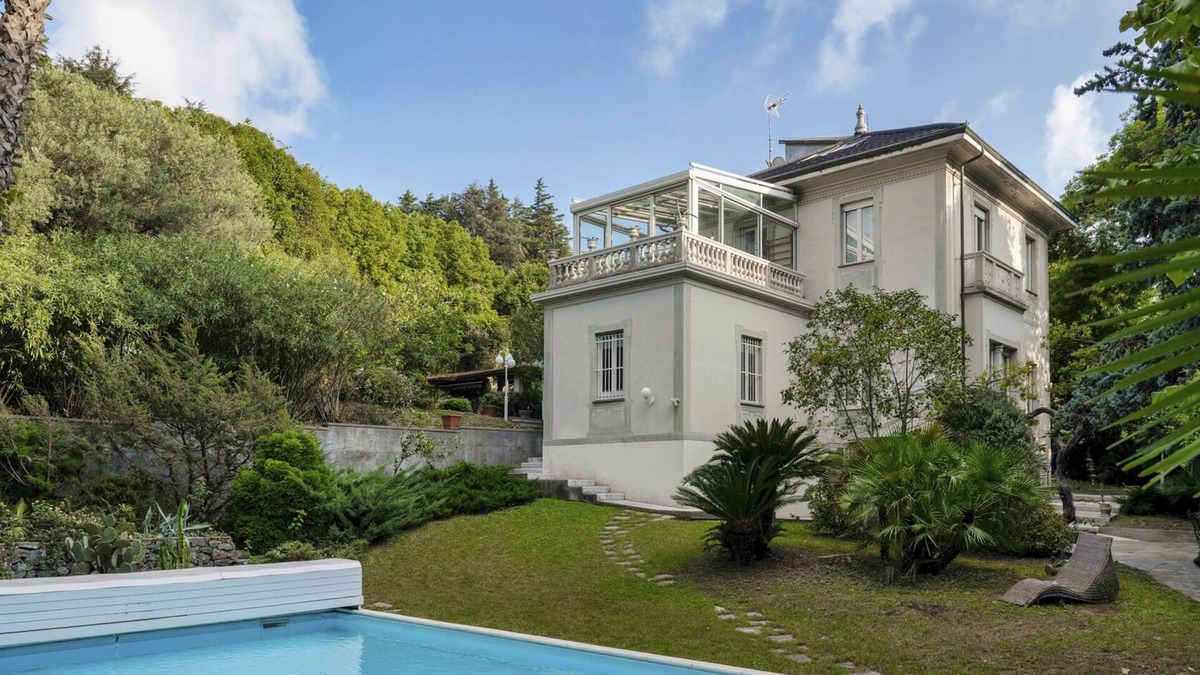 Albisola Superiore Villa | Villa Liberty Albisola 6+2, Emma Villas