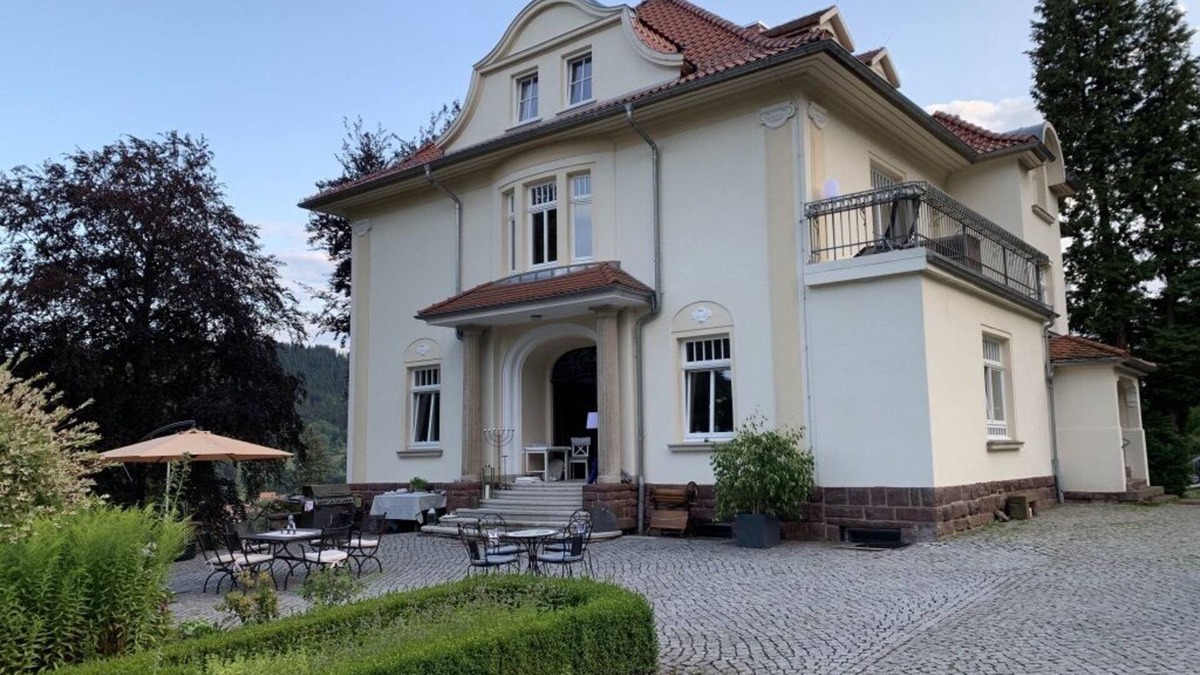 Friedrichroda Apartment | Villa Liebetrau -Residence in the Park-