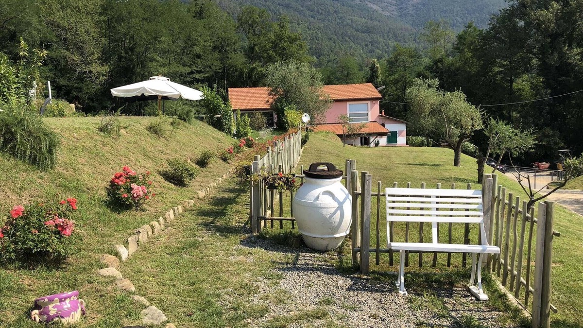 Beverino Villa | VILLA LIGURE 4 + 2 Pax Exclusive Pool, A/C, Free WiFi, BBQ near Cinque Terre