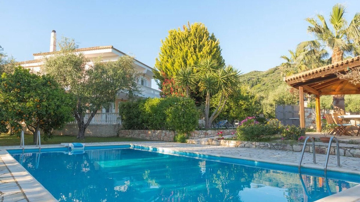 Neromilos Villa | Villa Lilly - Six Bedroom Villa, Sleeps 12