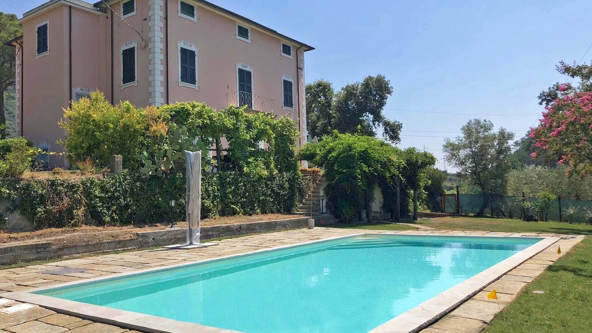Ortonovo House | VILLA LINDA 12P Charming villa with pool, WiFi, BBQ, close beaches and 5 Terre